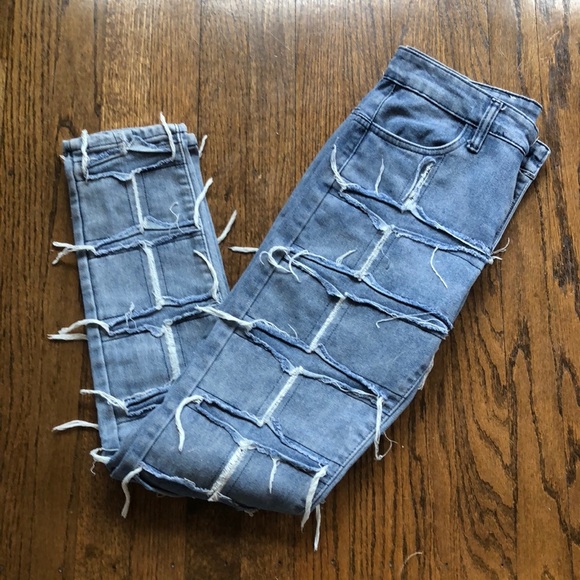 3/$10 Design Top Wild & Bolo Distressed Patchwork Mid-Rise Ankle Cut Denim Jeans - Picture 1 of 5